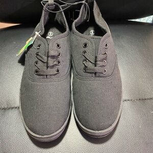 NWT🎉 Take A Walk Black Canvas Shoes Size 9